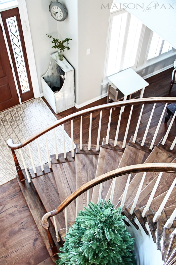 what a gorgeous staircase! Tips for choosing the perfect tree | maisondepax.com