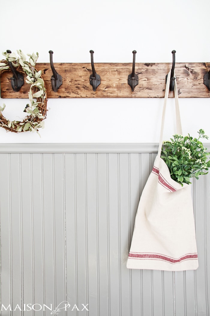 This DIY towel rack is gorgeous! The rustic finish and strong, sturdy hooks make this a perfect coat or towel rack for any space. Great step-by-step tutorial, too! maisondepax.com